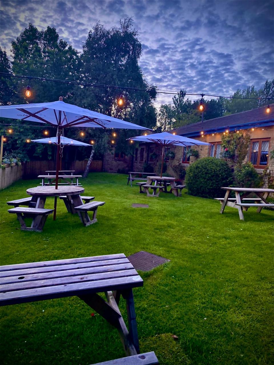 Bowes Incline Hotel - 2