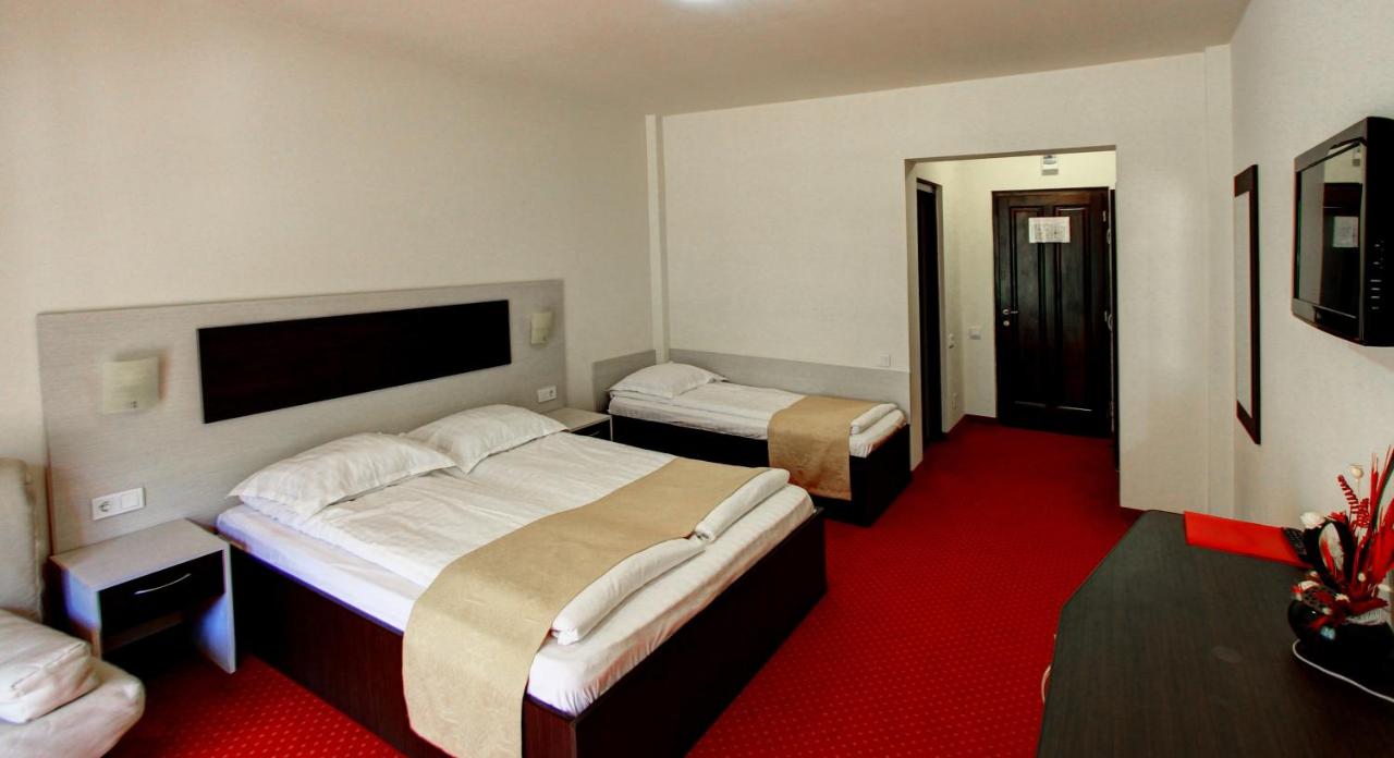 HOTEL CARPATHIA photo 4