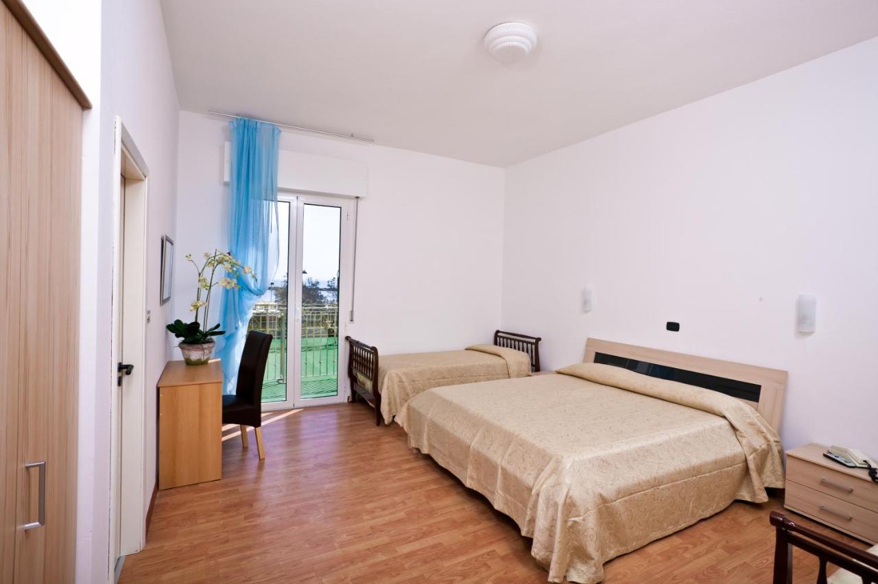 Hotel Holiday Park photo 3