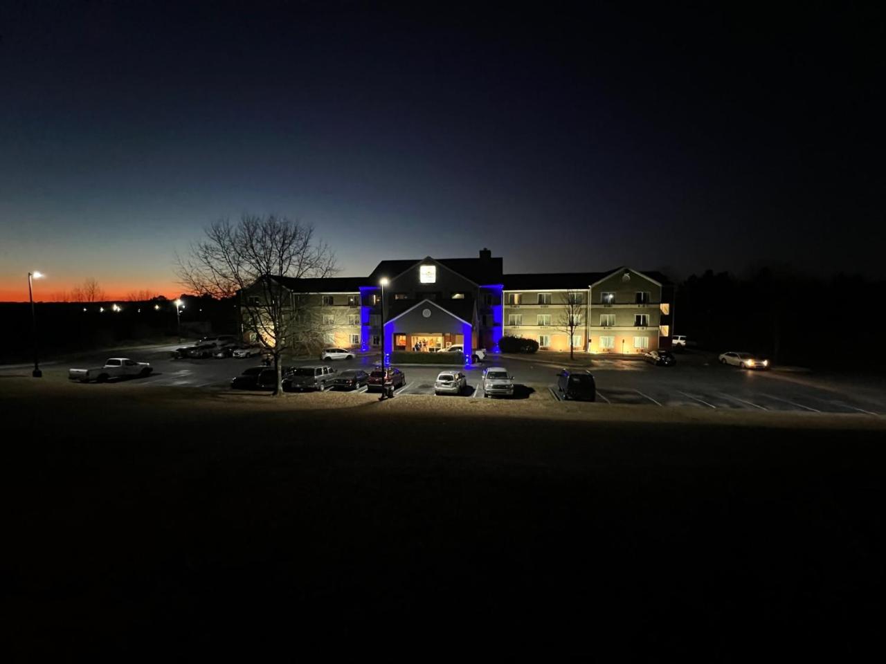Budgetel Inns & Suites photo 4