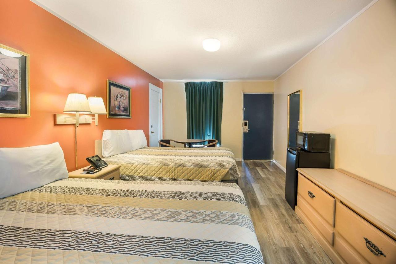 Rodeway Inn Cecil photo 3