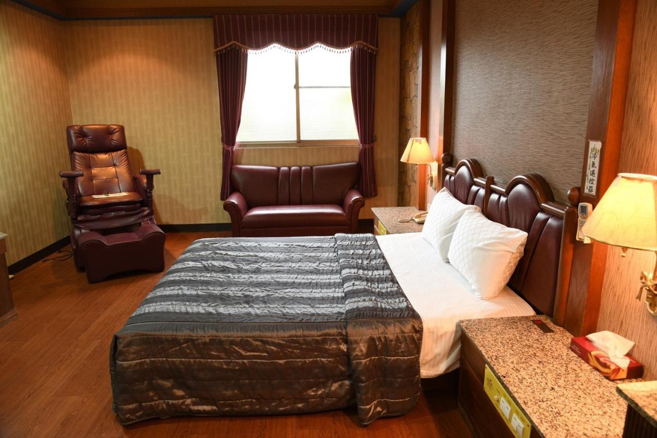 Love Boat Motel photo 4