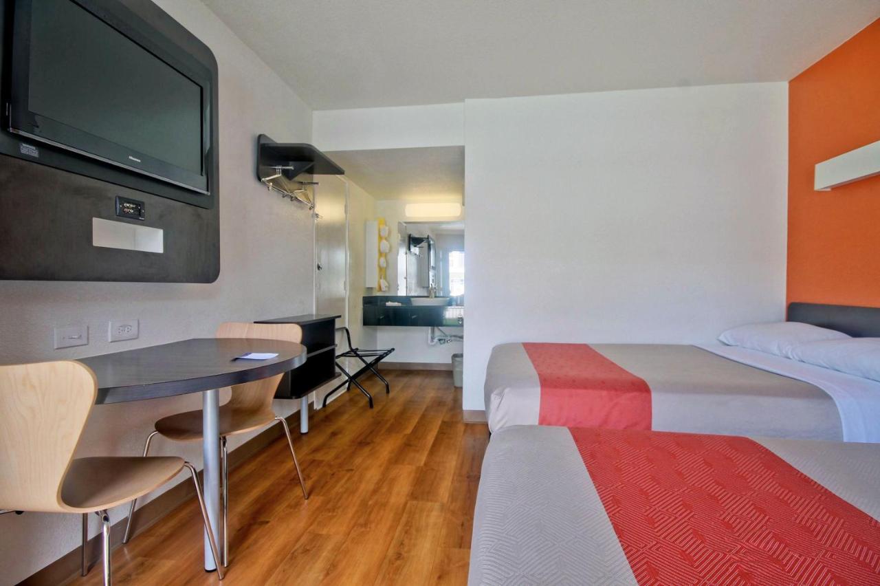 Motel 6 Dania Beach, FL photo 3