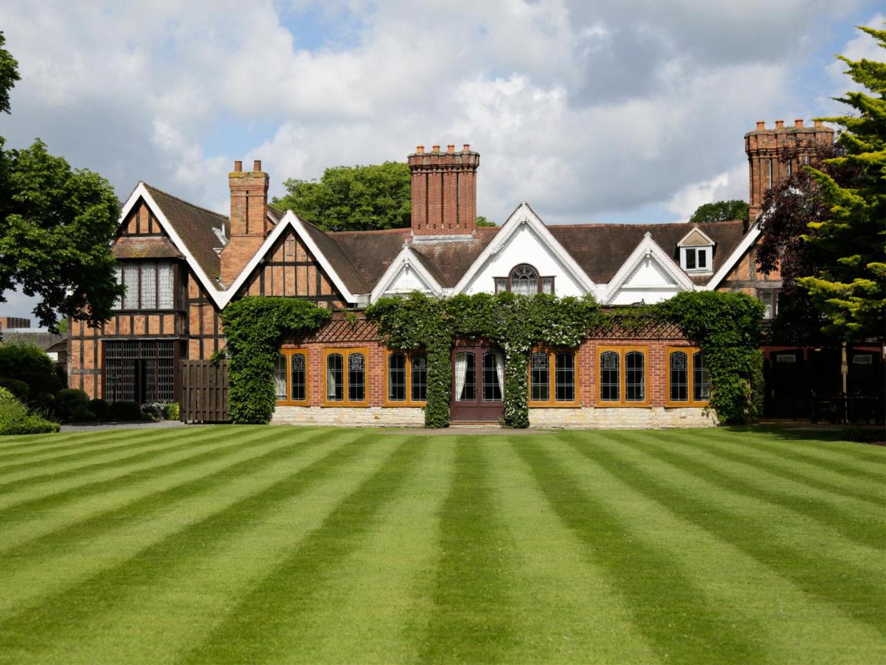 Macdonald Alveston Manor Hotel & Spa - 3