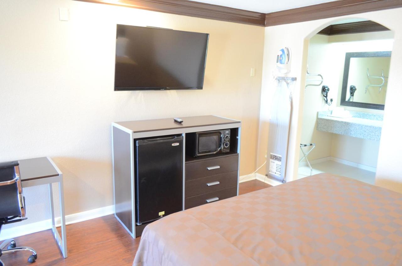 Regency Inn Humble IAH - Intercontinental photo 4