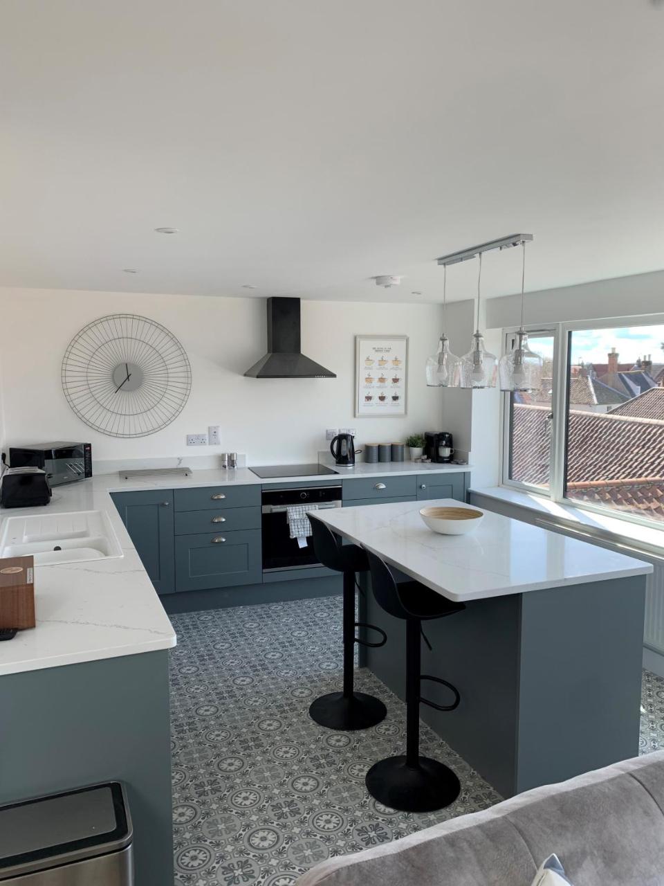 'The View' Penthouse Apartment Number Four Lees Terrace - 3