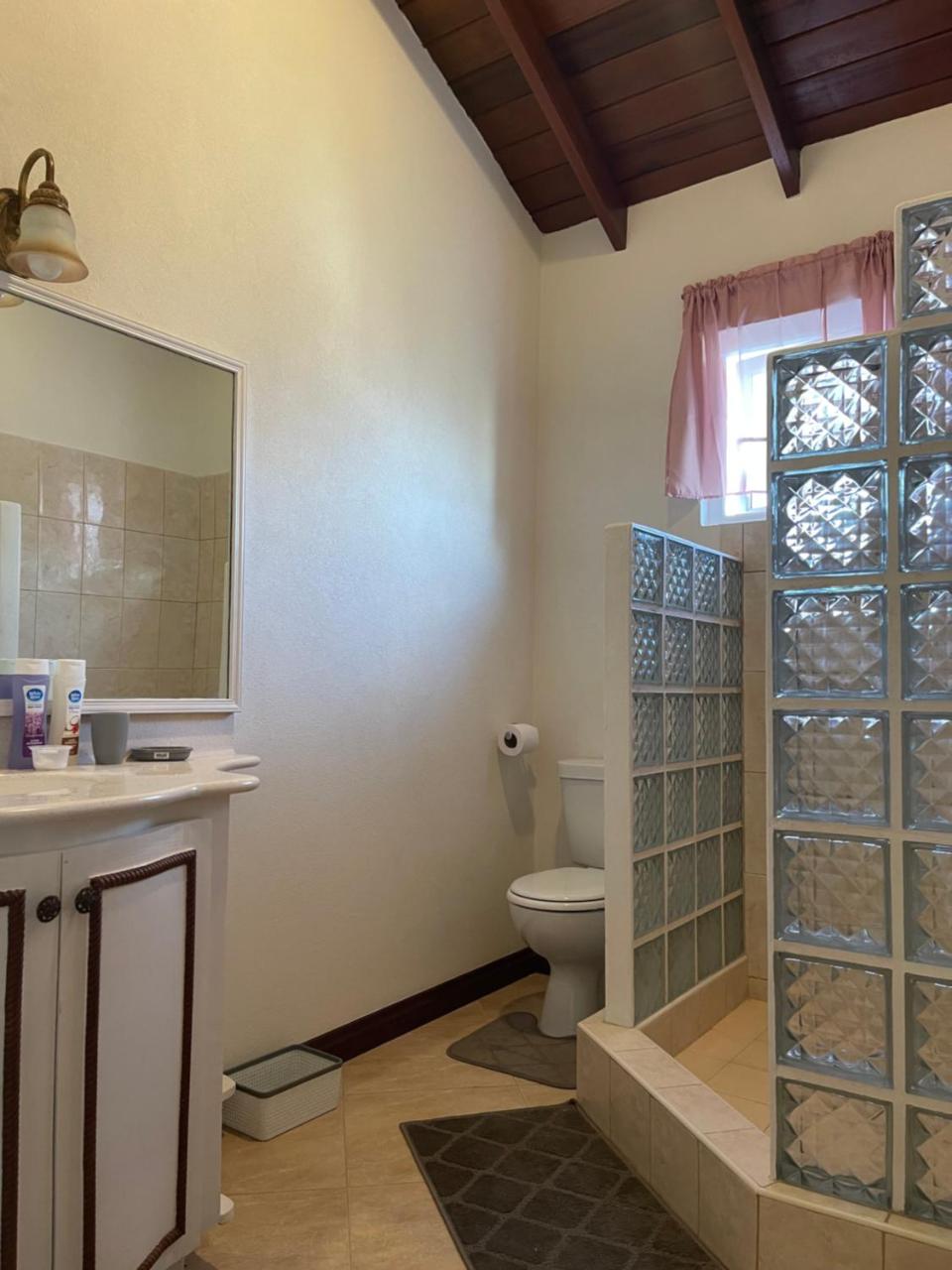 ‘JASPER’ Private Room with shared bathroom photo 3