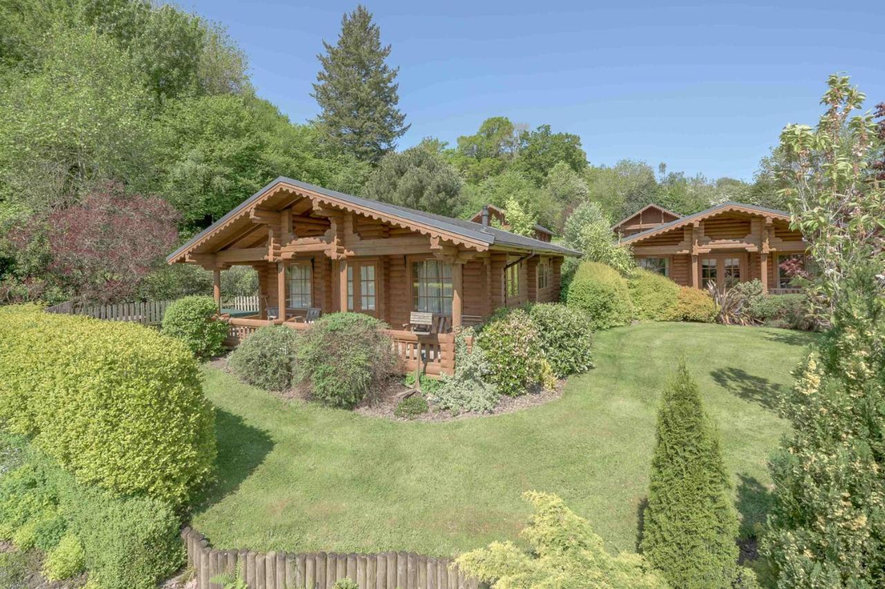 Countryside Log Cabin With Hot Tub - Beech - 2