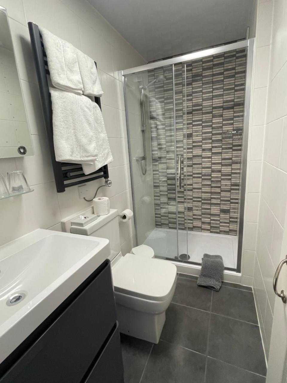 Lynton House photo 2