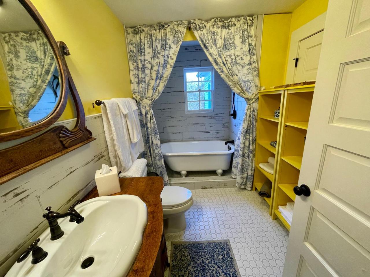 Bama Bed and Breakfast - Capstone Suite photo 4