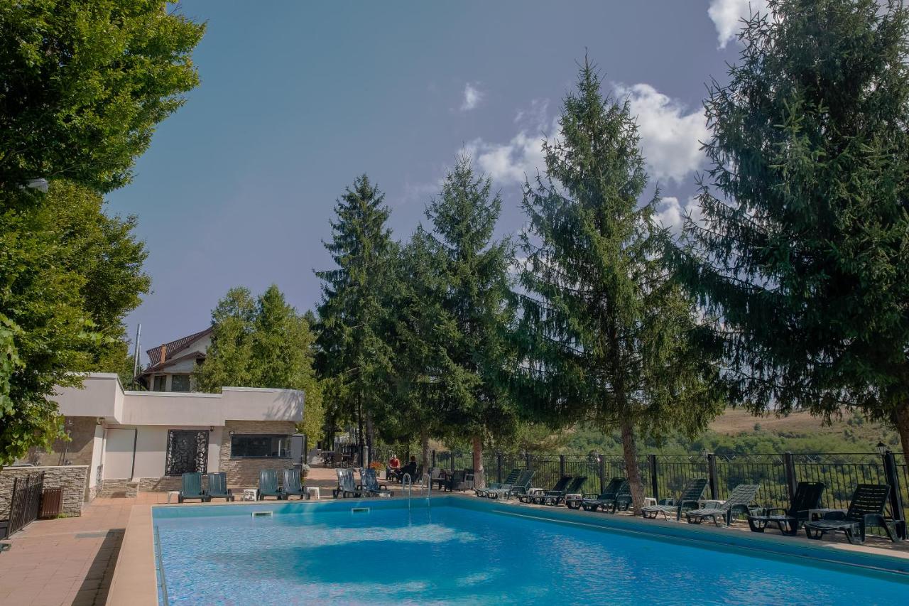 Cincis by the Lake