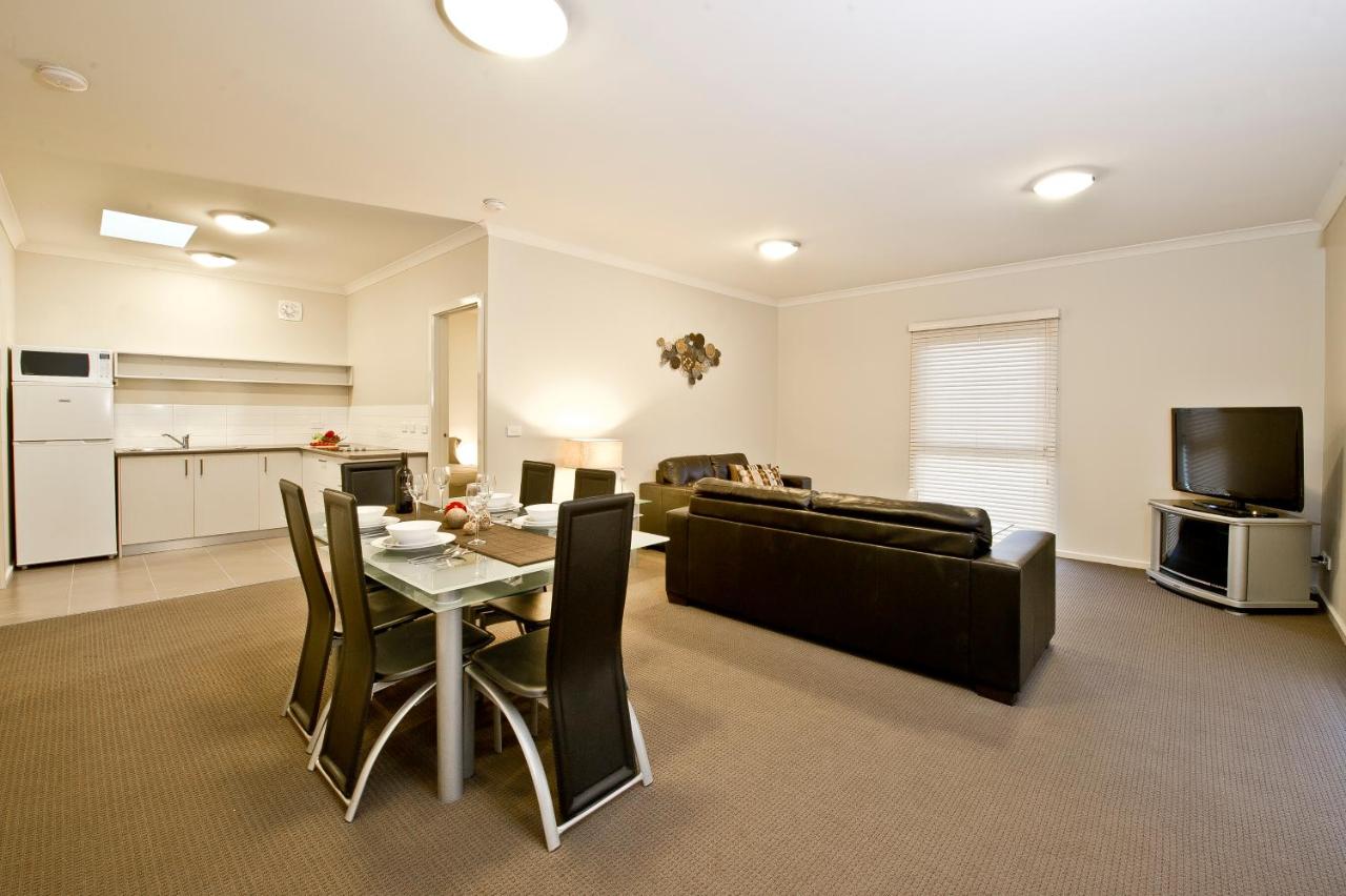 Moonlight Bay Apartments photo 4