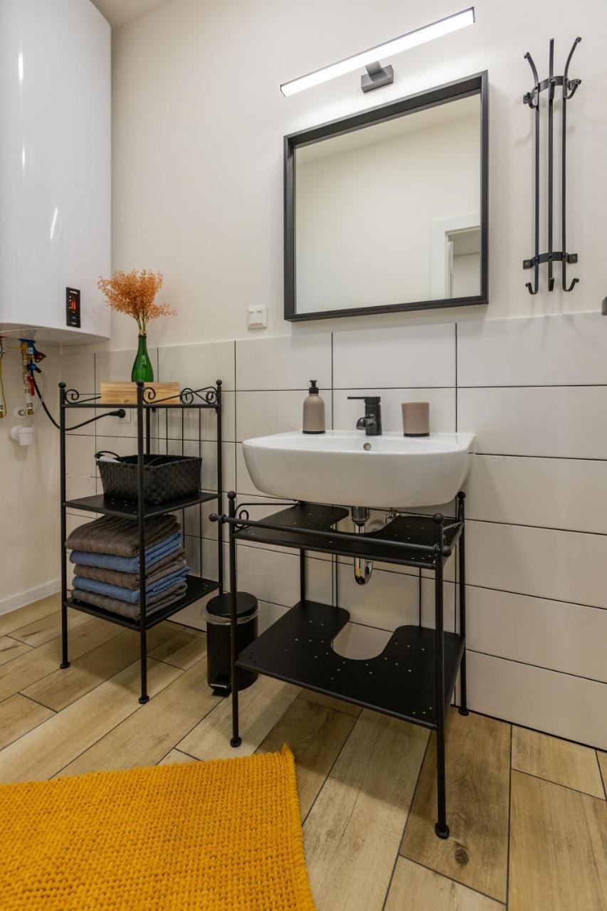 Private Sunny Apt With Free Parking 24-7 self check-in - 5