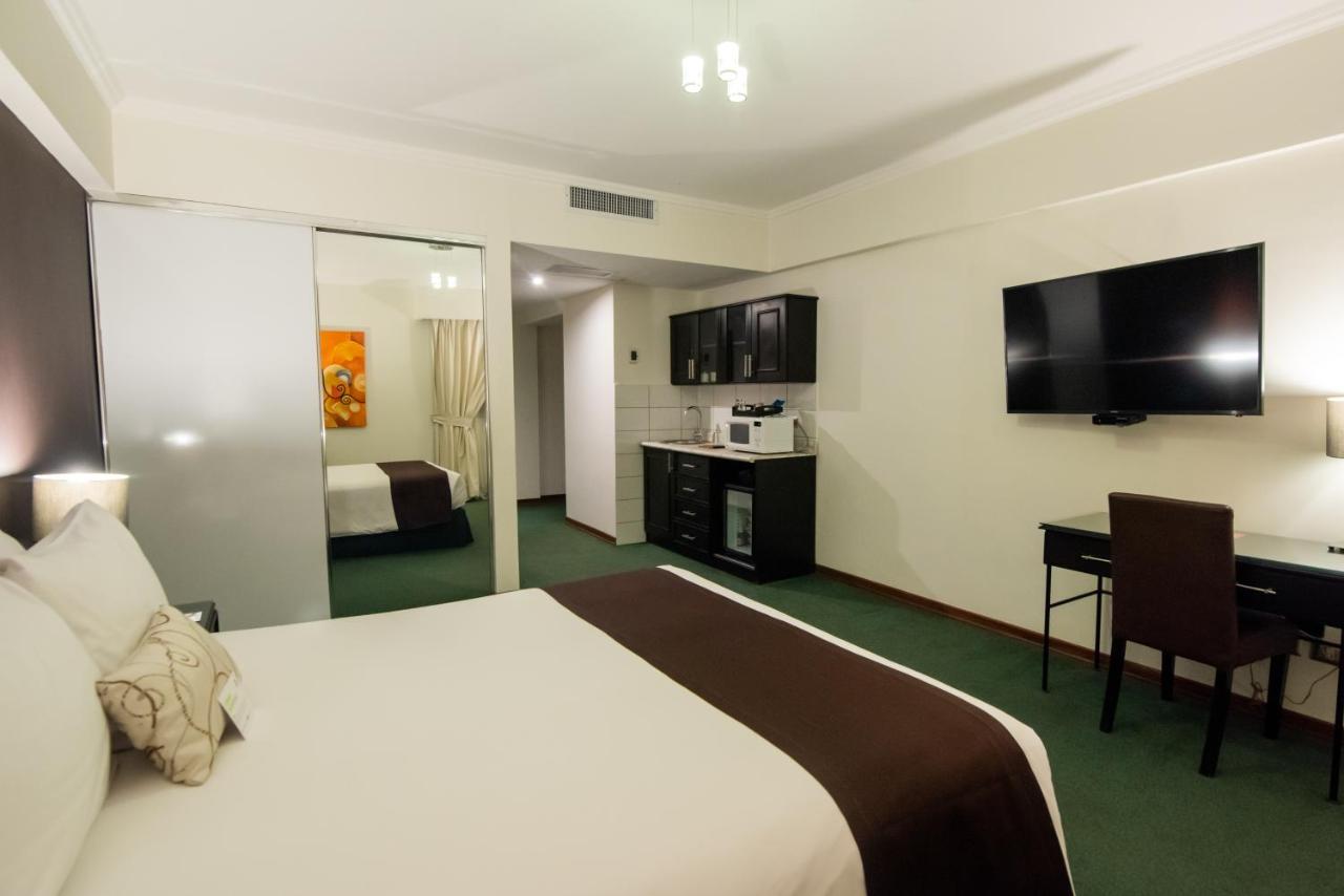 El Polo Hotel & Suites photo 3