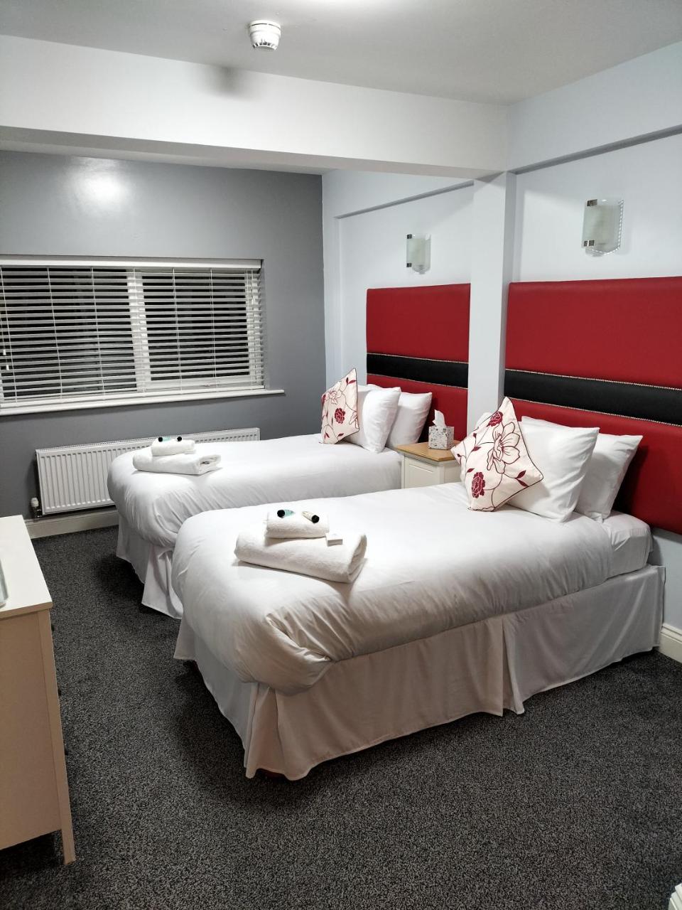 Photo - Sutherlands Hotel