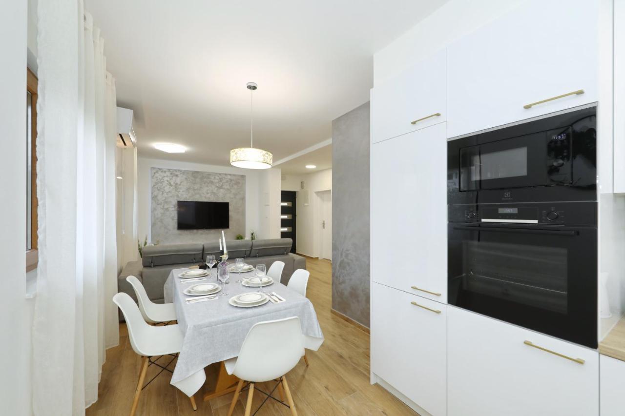 Apartment and room Mare - 2