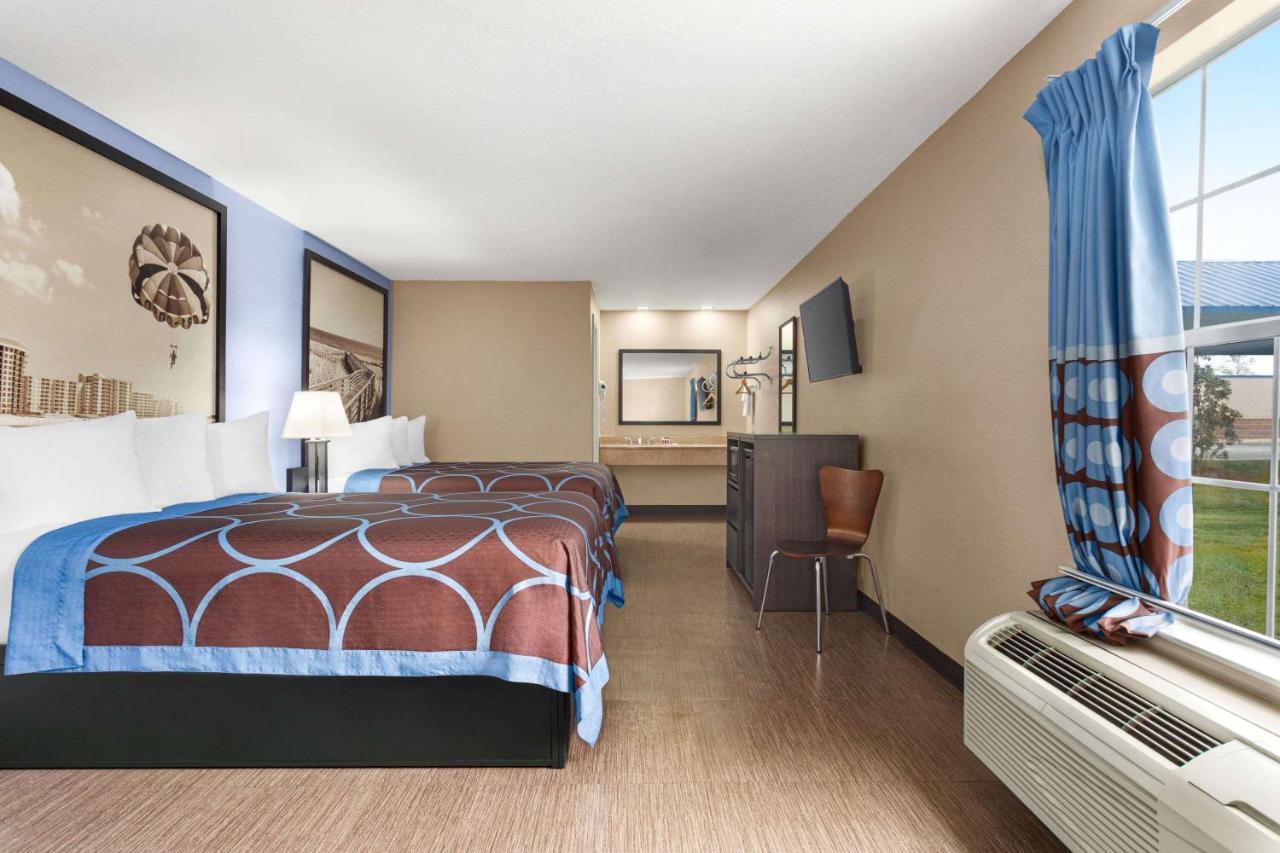 Super 8 by Wyndham Foley/North Gulf Shores photo 3