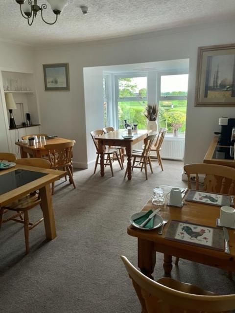 Airds Farm Guest House - 3