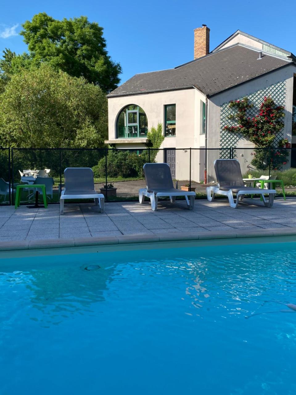 Golf Hotel Colvert - Piscine extérieure et Room Service