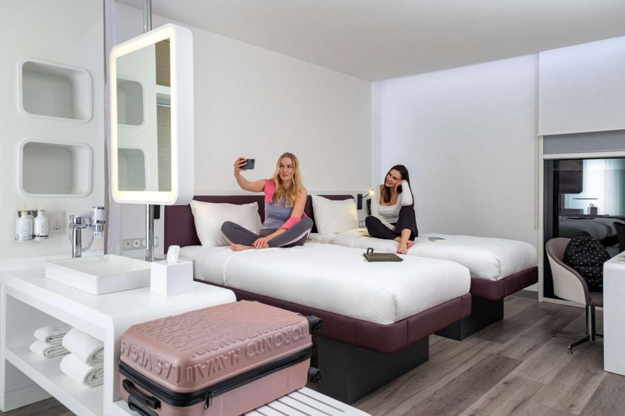 YOTELAIR Istanbul Airport, Duty free - International Transit area photo 4