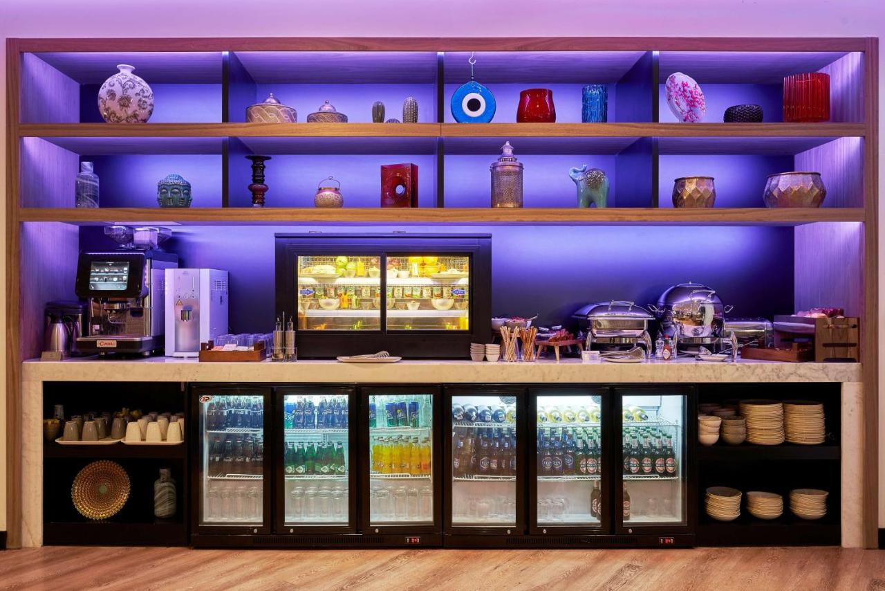 YOTELAIR Istanbul Airport, Duty free - International Transit area photo 2