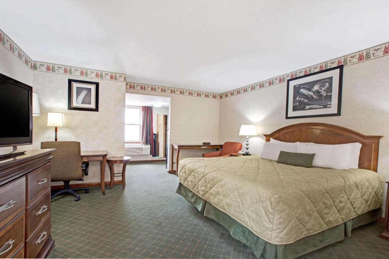 Ramada by Wyndham Flemington photo 3