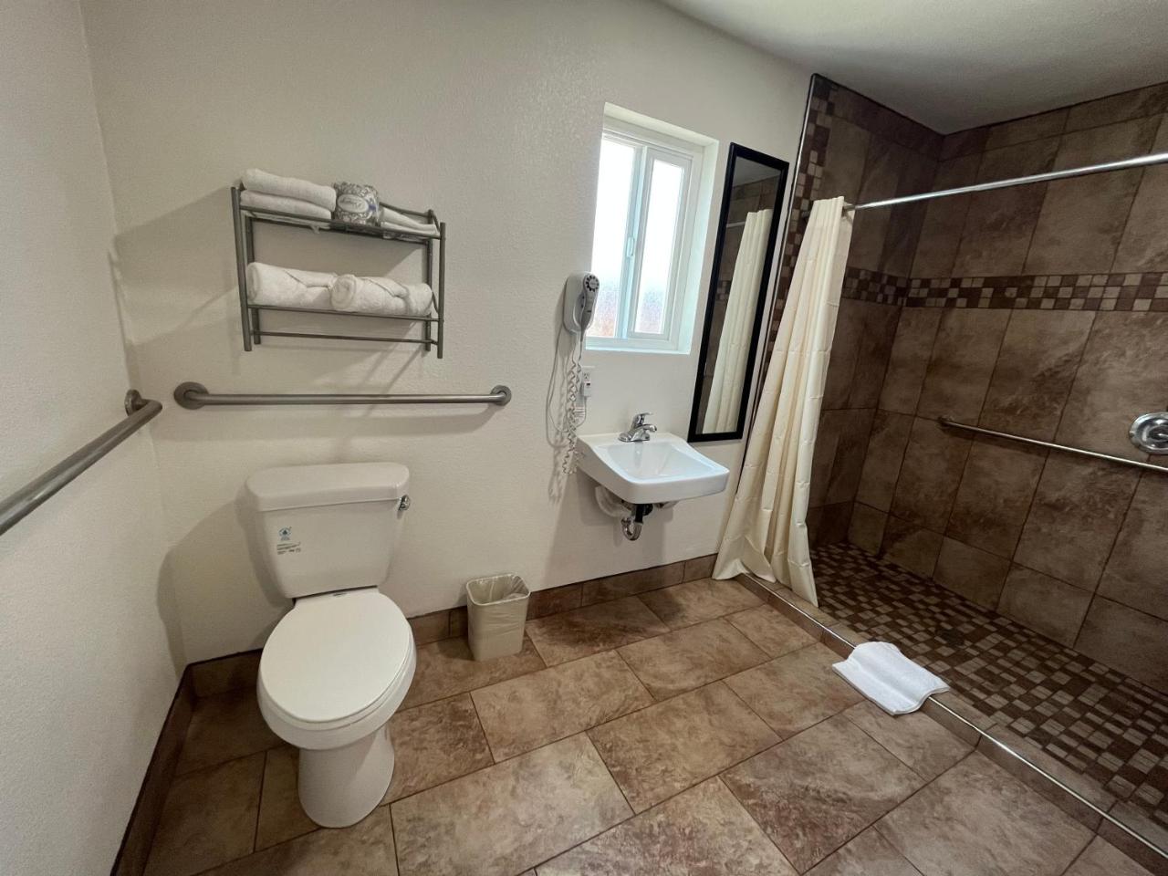 American Inn - Grover beach - Pismo Beach photo 4