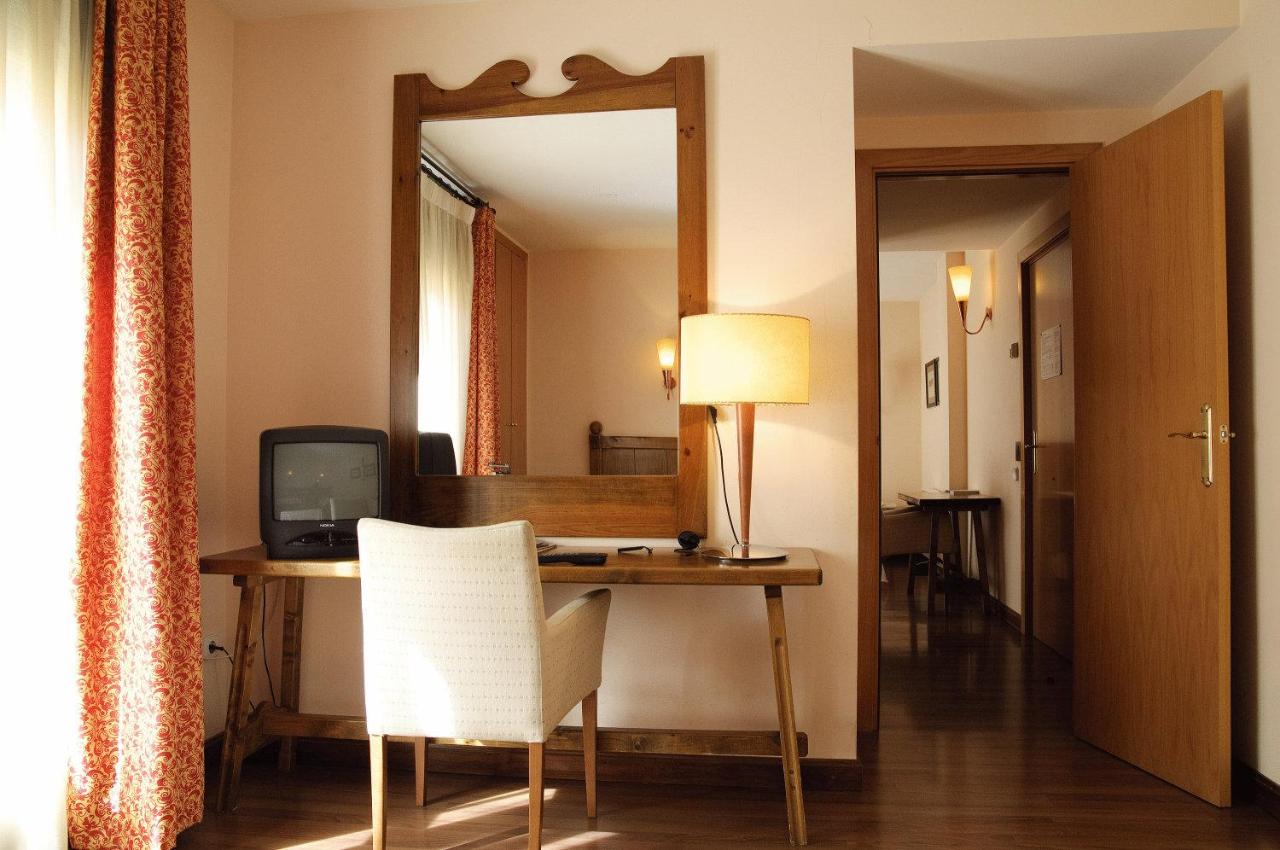 Hotel Pirineos photo 3