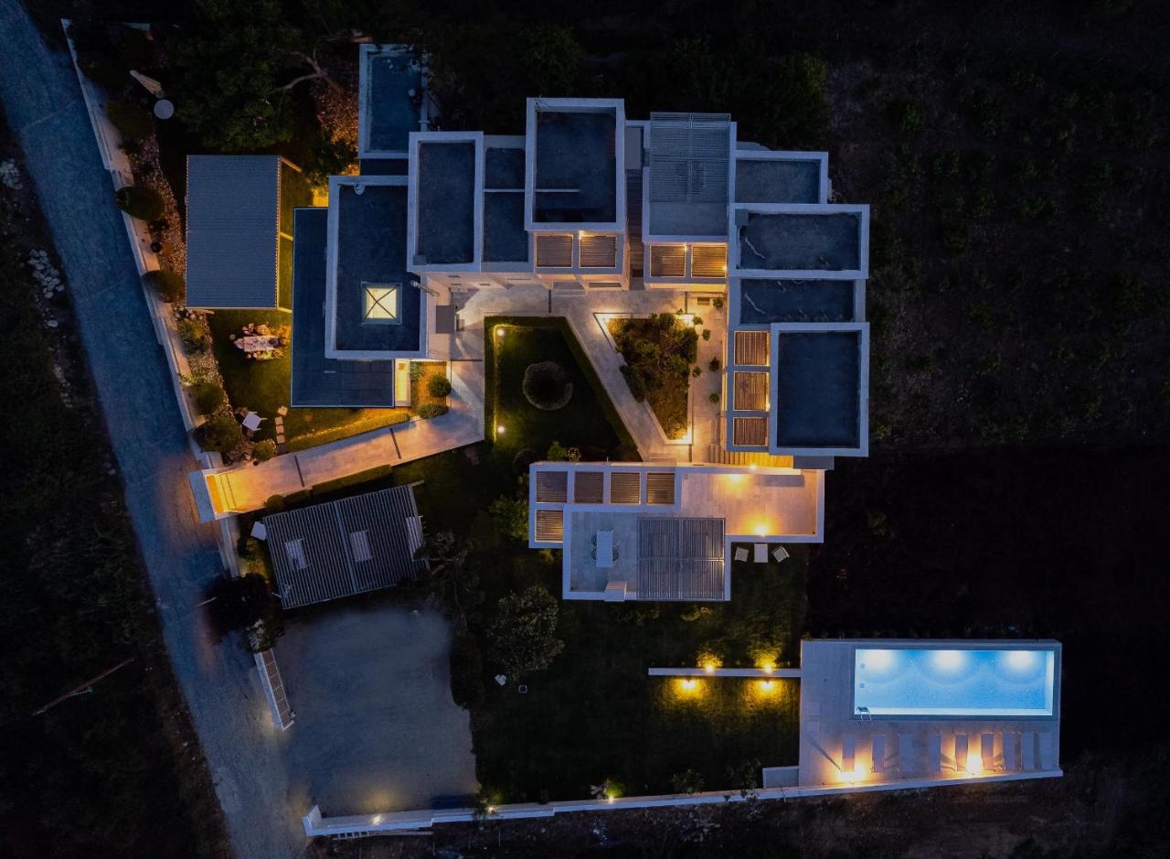 Mikro Livadi Special Lodges - Has an Eco Salt water pool - 150m from the beach photo 2