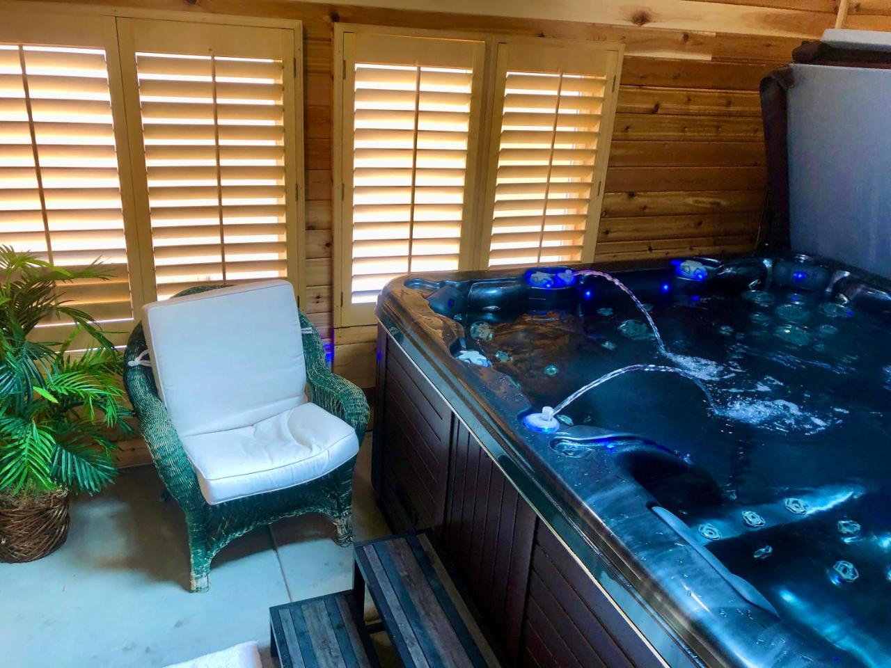 Denver Blue Bear Den 3BR 2BA & Spa - 5