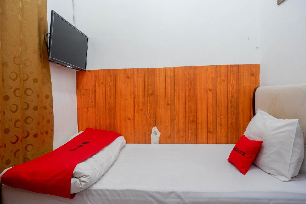 Photo - RedDoorz At Golden Inn Tugu Yogyakarta