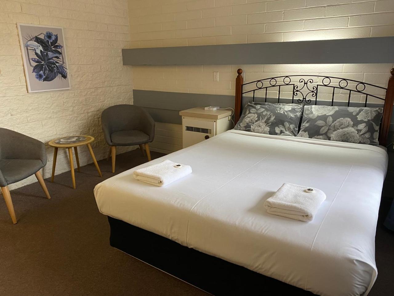 Mahogany Motel Warrnambool photo 2
