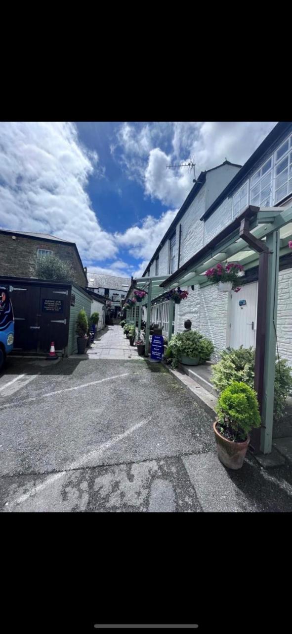 Molesworth Arms
