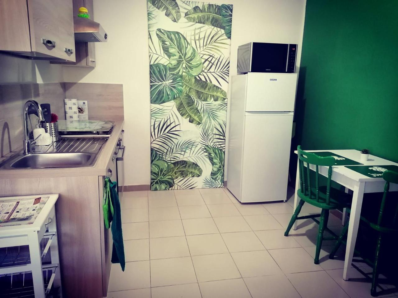 Jungle Room - 5