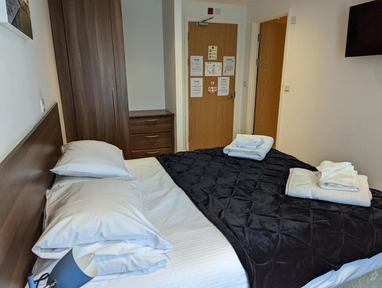 Barley Sheaf, Old Bridge Street EN SUITE ROOMS, ROOM ONLY photo 2