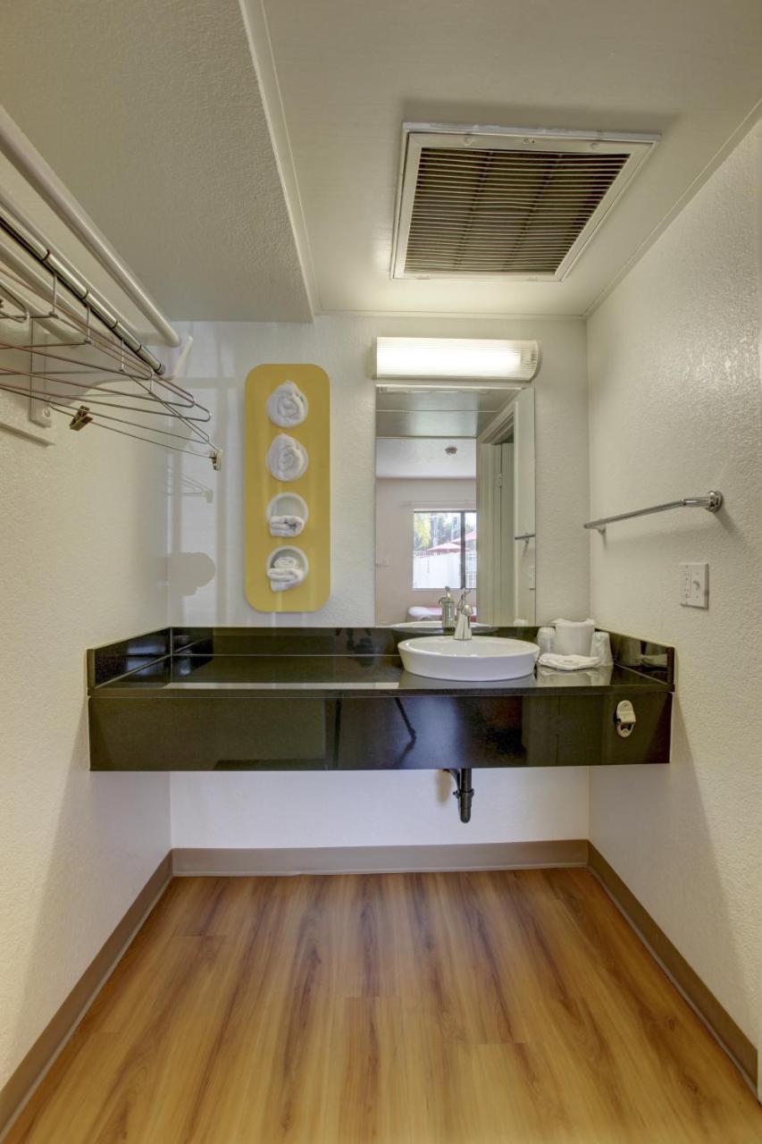Motel 6 Corona, CA - Norco photo 4