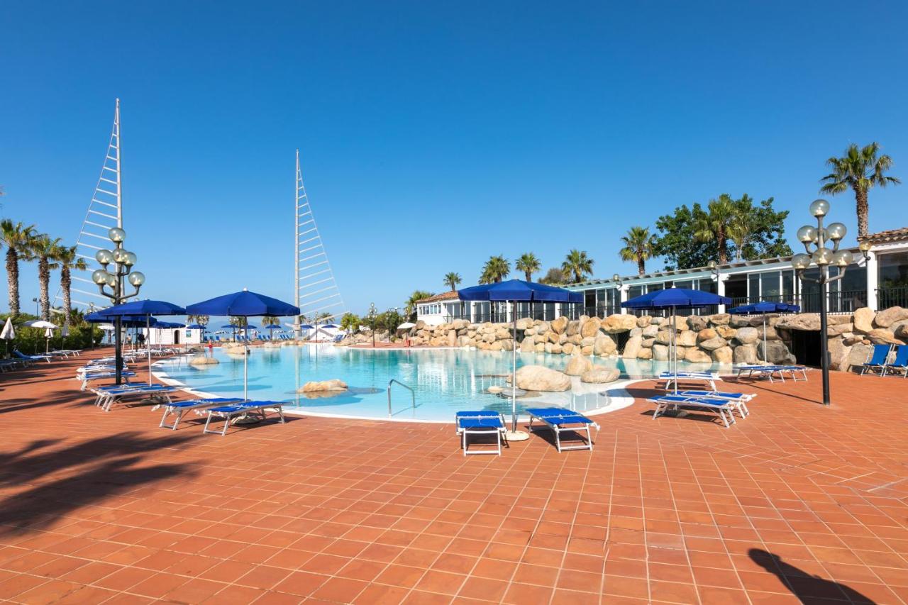 Phi Hotel Sighientu photo 3