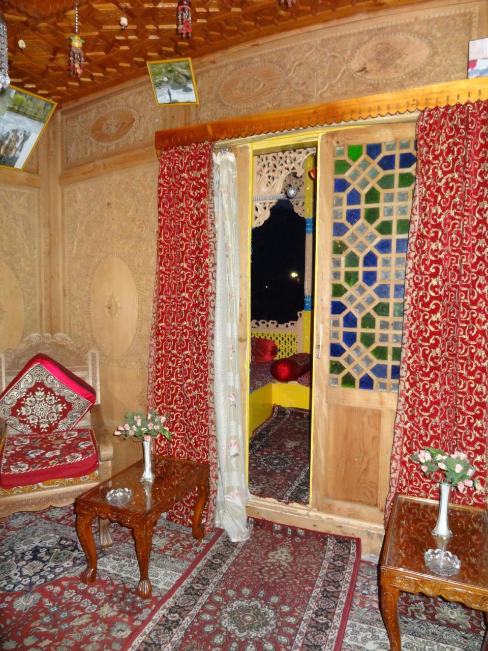 Houseboat Moon of Kashmir photo 2