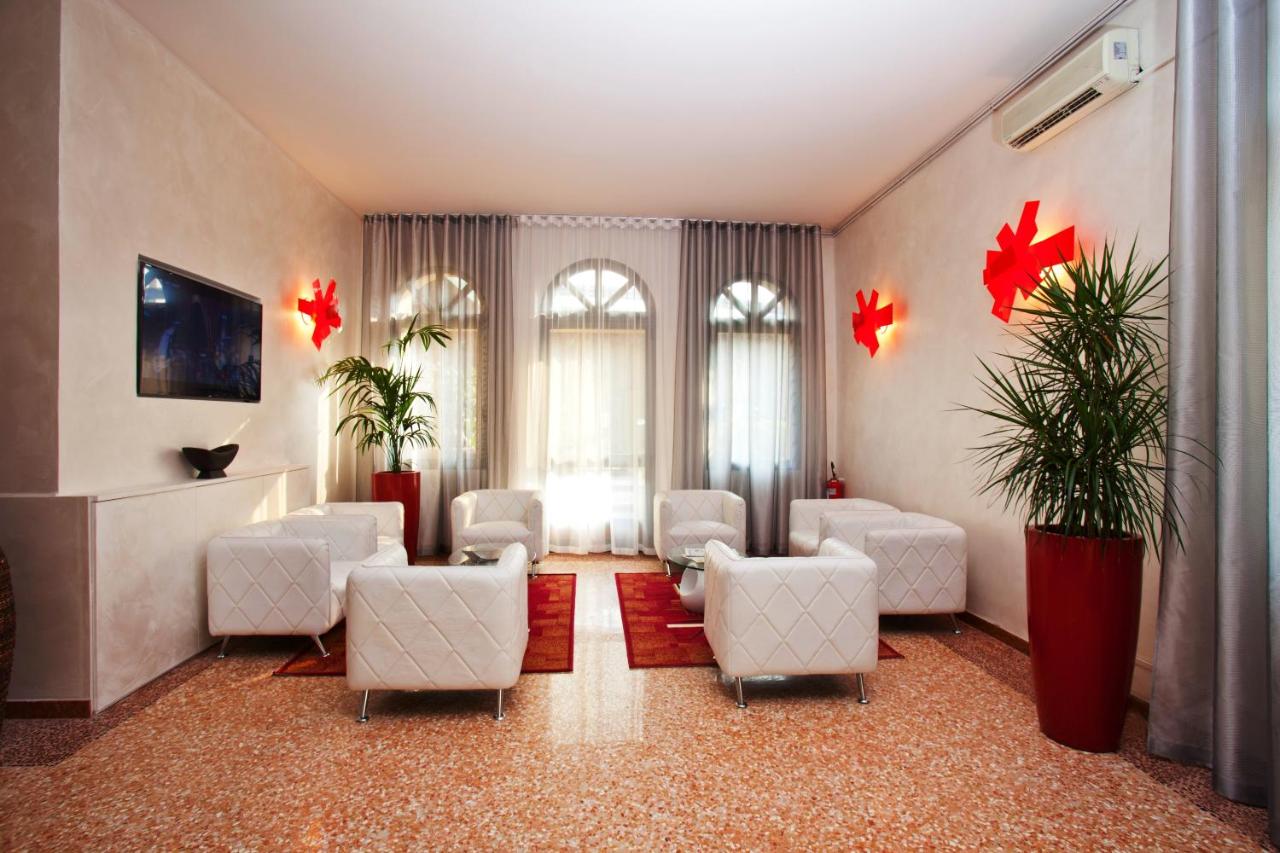 Momi's Hotel photo 2