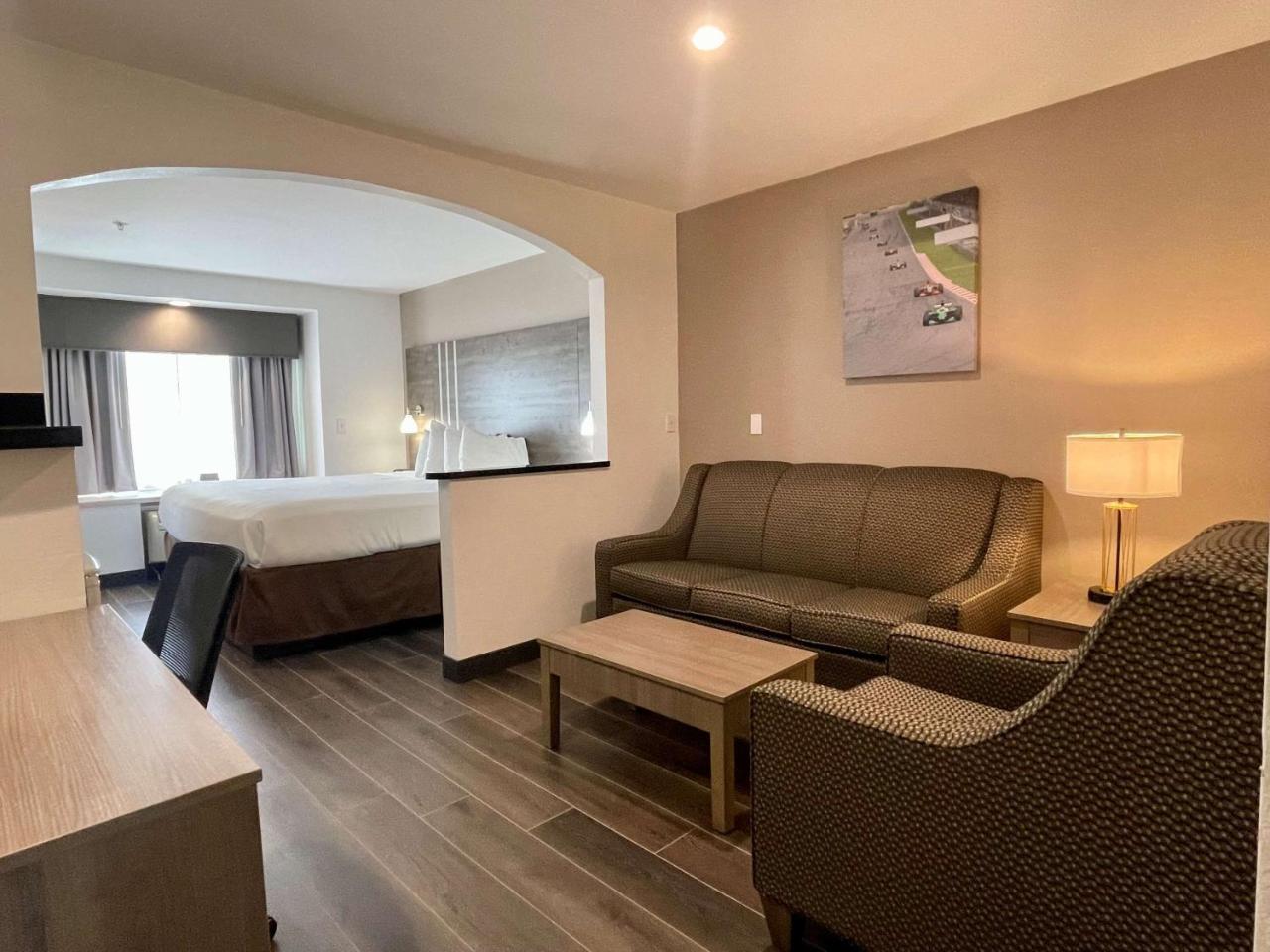 Best Western Roanoke Inn & Suites photo 2