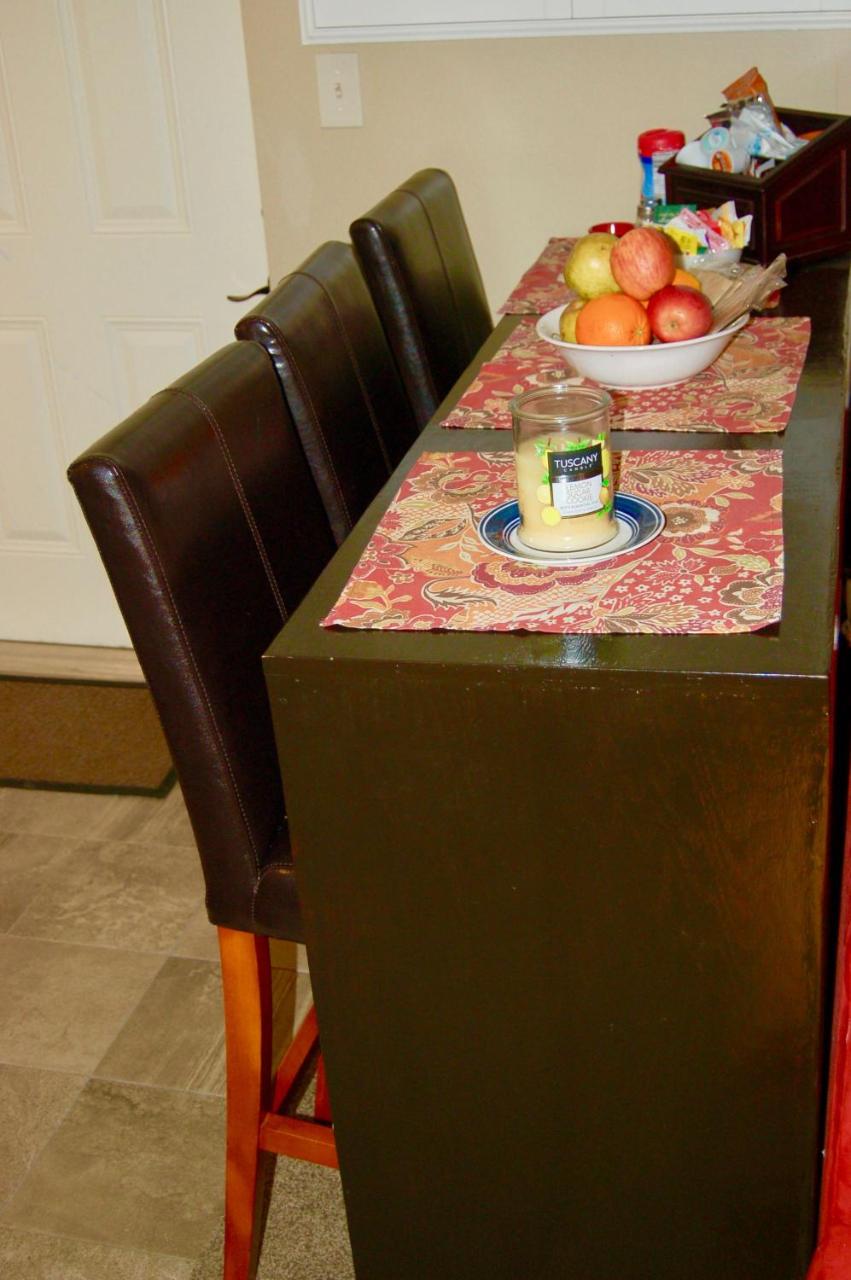 Denver Blue Bear Den 3BR 2BA & Spa - 2