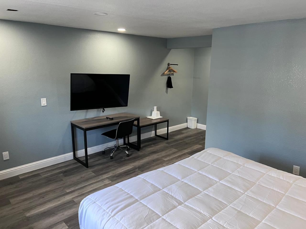 Surf City Inn & Suites photo 3