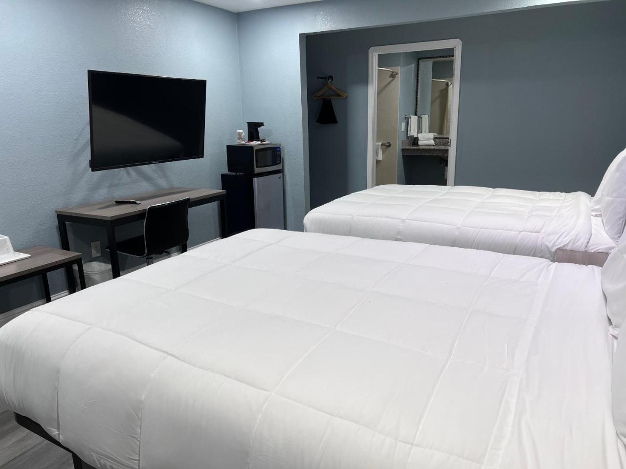 Surf City Inn & Suites photo 2