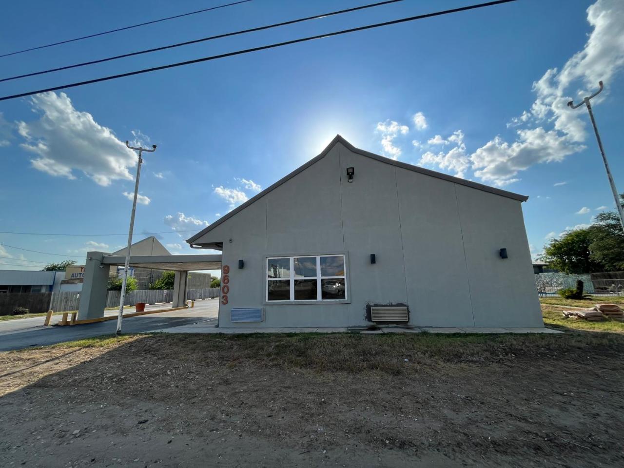 Photo - Mid Towne Inn & Suites