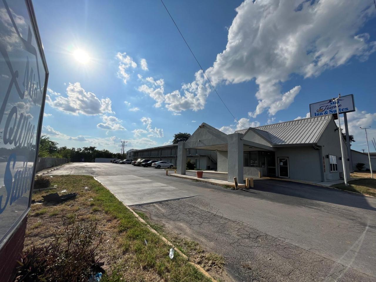 Photo - Mid Towne Inn & Suites