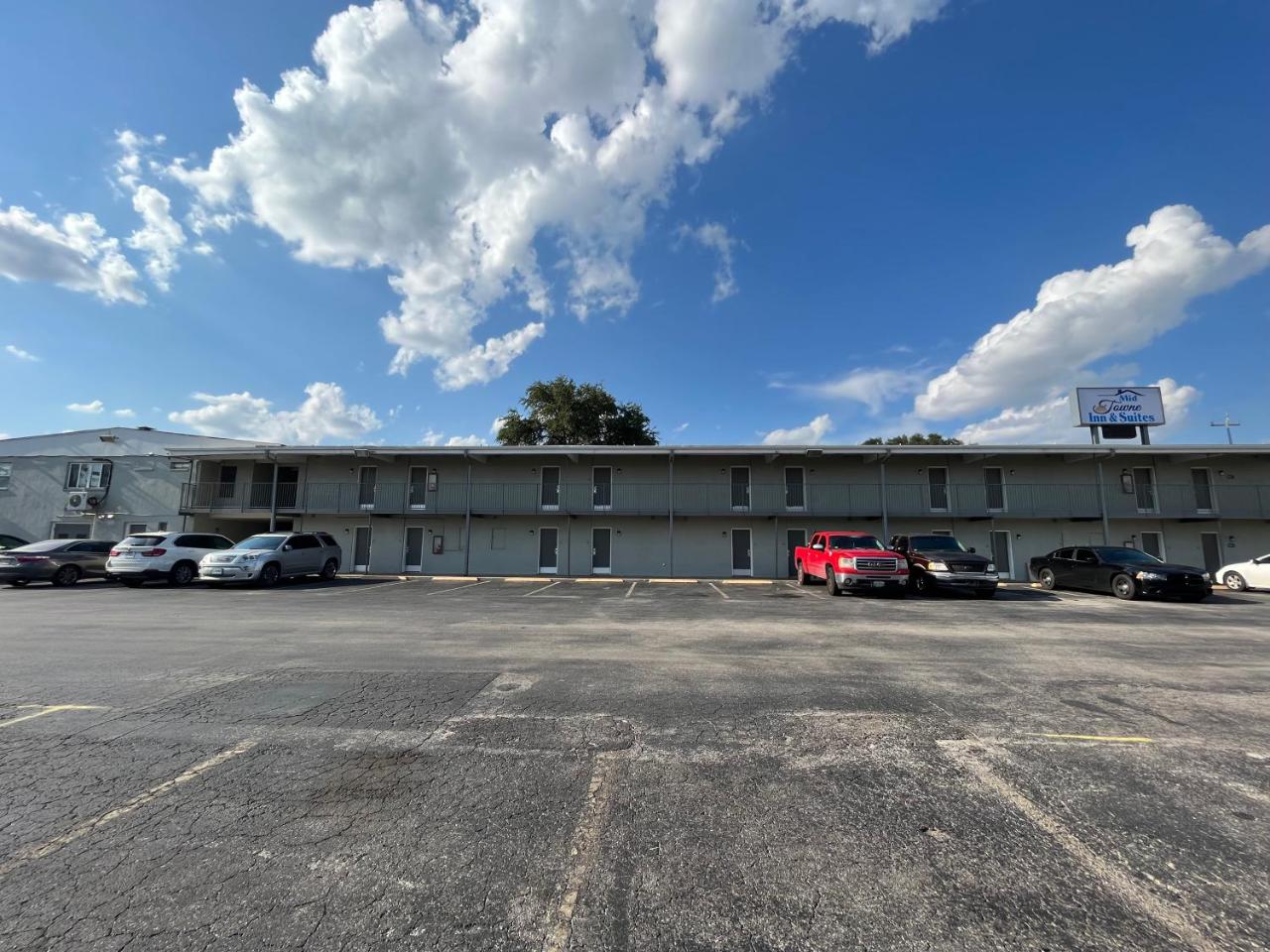Photo - Mid Towne Inn & Suites