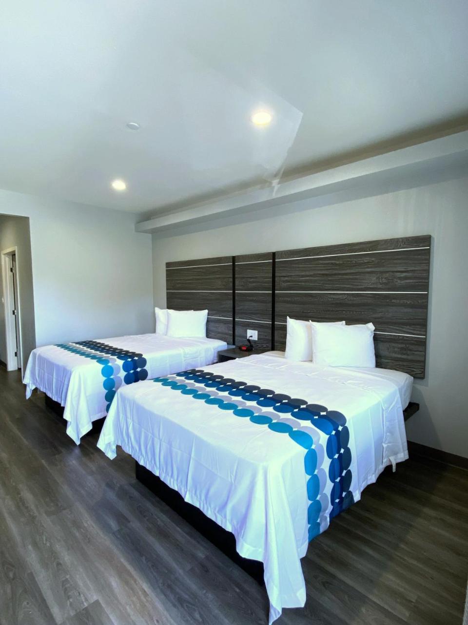 PALACEINN-ARCOLA photo 3