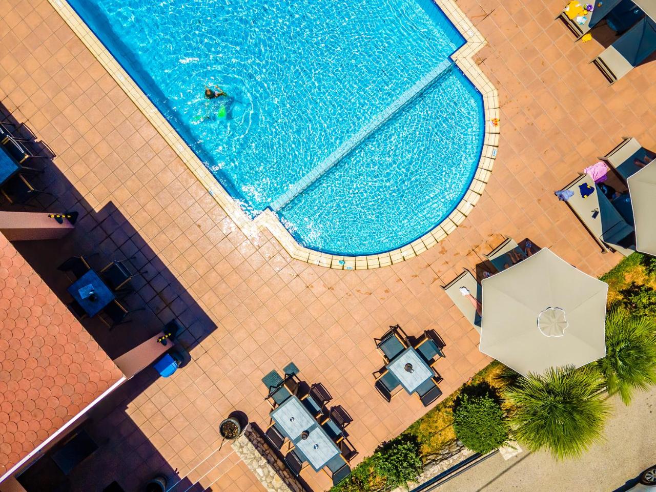 Theos Holidays Apartments - 5