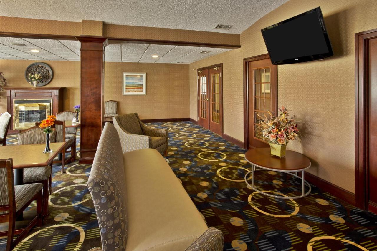 Holiday Inn Express & Suites Woodhaven by IHG photo 4