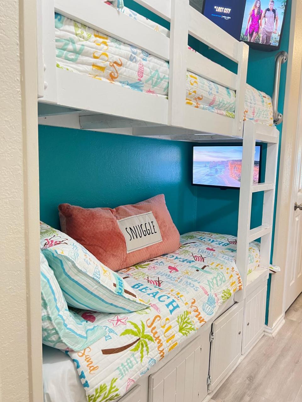 Sun Splashed Condo! Steps to Beach and 2 Pools Galveston Island - 3